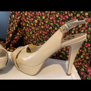 Guess nude sling back peep toe heel